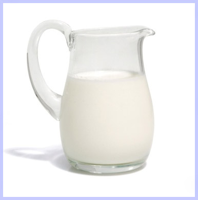 графин с молоком молоко